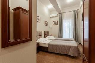 Гостиница Камергерский Москва Стандартный двухместный номер с 1 кроватью или 2 отдельными кроватями-1