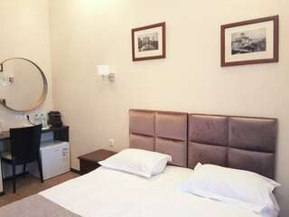 Гостиница Камергерский Москва Стандартный двухместный номер с 1 кроватью или 2 отдельными кроватями-2