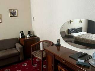 Гостиница Камергерский Москва Улучшенный семейный номер-3