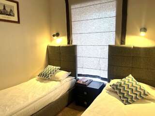 Гостиница Камергерский Москва Бюджетный двухместный номер с 2 отдельными кроватями-4